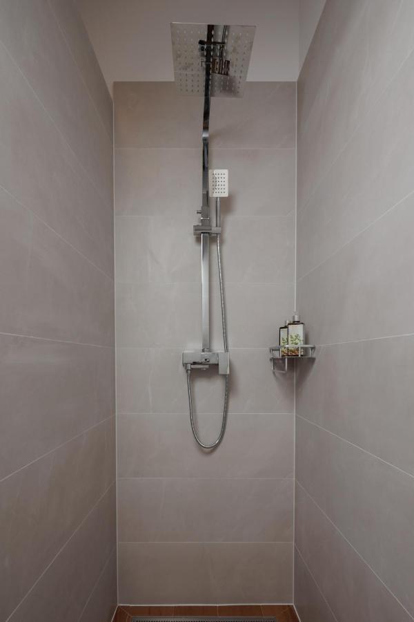 Terra 5 Deluxe Apartment On The Ground Floor With Private Parking غييكا المظهر الخارجي الصورة