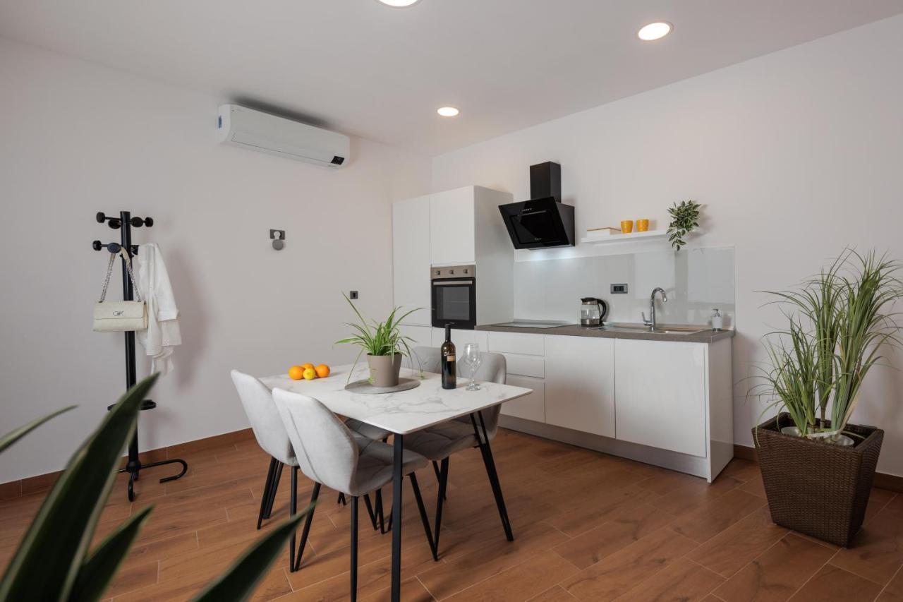 Terra 5 Deluxe Apartment On The Ground Floor With Private Parking غييكا المظهر الخارجي الصورة