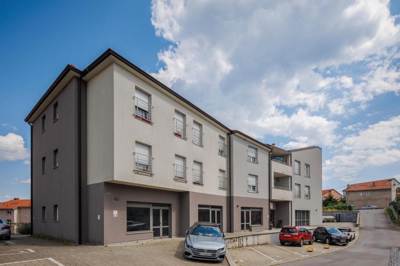 Terra 5 Deluxe Apartment On The Ground Floor With Private Parking غييكا المظهر الخارجي الصورة